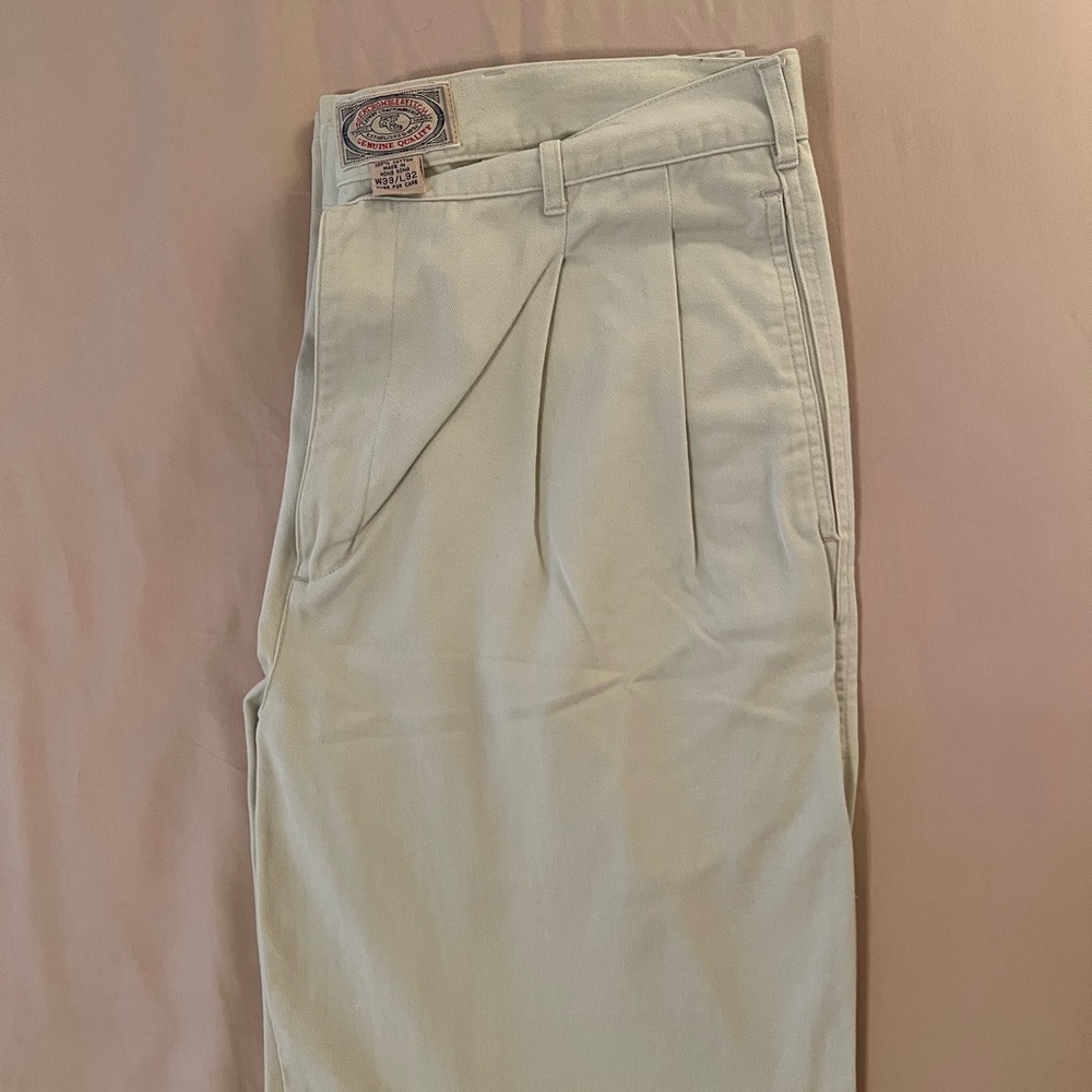 Abercrombie and Fitch men’s khaki slacks 33W 32L